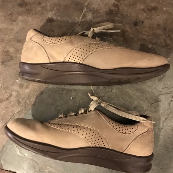 SAS Shoes - Like new suede tan SAS  wingtip tie ups 9.5